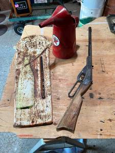lot 221 image: BB Gun, Oil Can & Teem Soda Sign