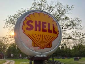 lot 230 image: Shell Replica Gas Pump Globe