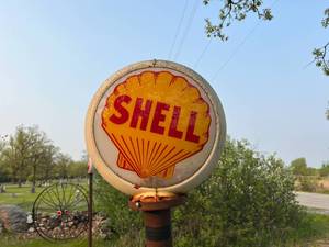 lot 231 image: Shell Replica Gas Pump Globe