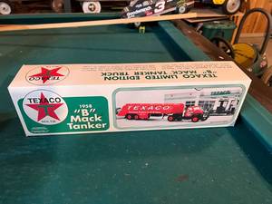 lot 256 image: 1958 Texaco B Mack Tanker Truck NIB