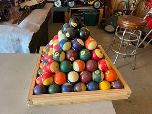 lot 264 image: Pyramid of Pool Balls on Wood Tray