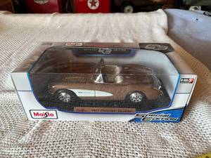 lot 266 image: 1957 Corvette Maisto Die Cast