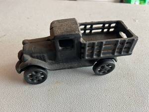 lot 360 image: Cast Iron Toy Truck