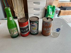 lot 369 image: Vintage Soda & Beer Cans, Pabst Blue Ribbon Glass