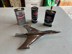 lot 394 image: Hood Ornament & Oil Cans