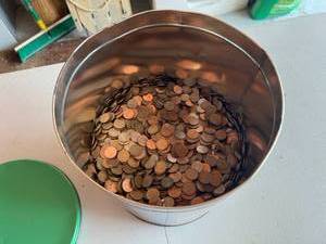 lot 285 image: Canadian Pennies