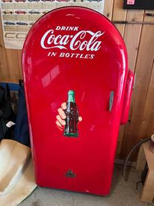 lot 320 image: WOW FL Jacobs JSC-26 Restored Coke Cooler