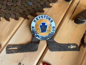 lot 324 image: Keystone Automobile Club License Topper