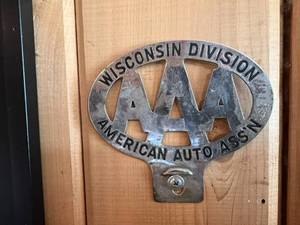lot 325 image: Wisconsin Division American Auto Assn License Topper