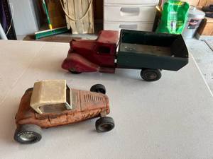 lot 338 image: Vintage Toy Vehicles