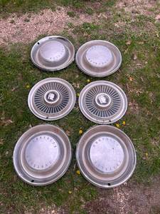 lot 212 image: Hub Caps