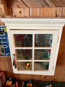 lot 423 image: Wood Display Cabinet & Contents