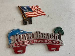 lot 426 image: License Plate Toppers