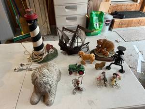 lot 439 image: Mixed Home Decor Lot