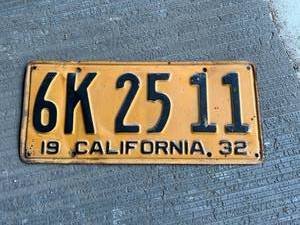 lot 469 image: 1932 California License Plate