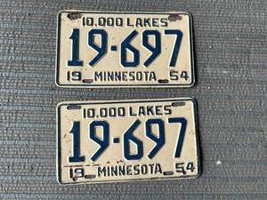 lot 476 image: 1954 MN Matching License Plates