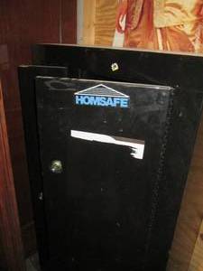 lot 24 image: Homesafe branded standing safe. Mis...