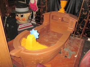 lot 42 image: Little Tikes pirate ship sand pit l...