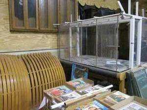 lot 2 image: Full size display case or stand fro...