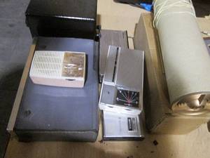 lot 46 image: Transistor radios and vintage speak...