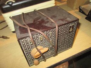 lot 47 image: Emerson Bakelite radio...