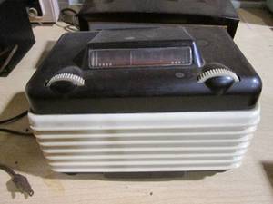 lot 48 image: Vintage radio, Setchell Carlson Inc...