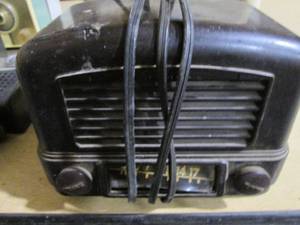 lot 51 image: Wards Airline vintage bakelite radi...