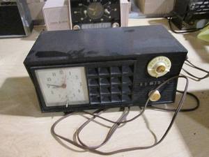 lot 53 image: Admiral Smart Set Radio...