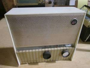 lot 57 image: Webcor 311 vintage transitor radio...