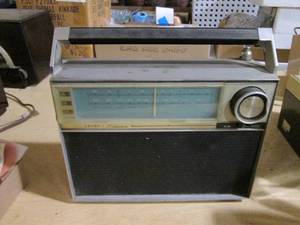 lot 58 image: Sear Silvertone classicly style por...