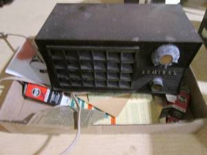 lot 59 image: Admiral radio with extra assorted t...