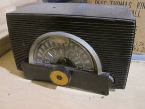 lot 61 image: General Electric vintage tabletop r...