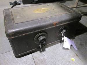lot 67 image: Atwater Kent radio. Heavy duty buil...