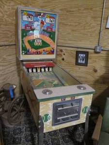 lot 12 image: Full Sized Vintage Chicago Coins Bi...