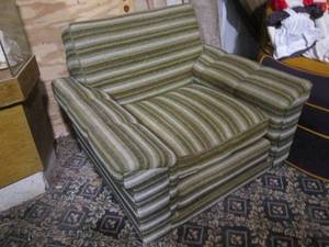 lot 83 image: Vintage Lounge style Sitting chair ...