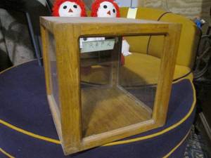 lot 90 image: Wooden Cube Style display case with...