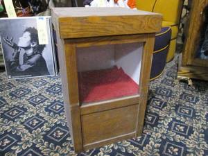 lot 91 image: Wooden display encaseme. 1514 1...
