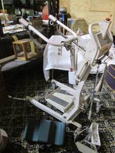 lot 92 image: Vintage E-Z Stand hoyer-style perso...