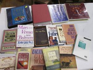 lot 123 image: Assortment of vintage religious the...