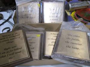 lot 166 image: Inspirational wall plaques with dec...