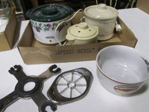 lot 174 image: Rival Little Dipper and Crock-ette ...