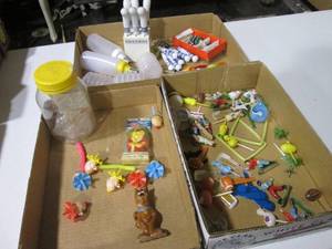 lot 187 image: Large assortment of Vintage cake de...