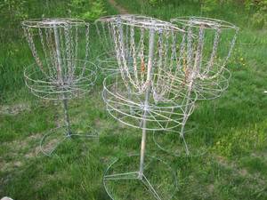 lot 11 image: Set of (4) Metal framed Frisbee gol...