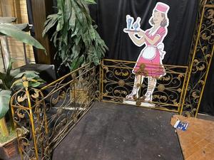 lot 8 image: Extra large archway and garden fenc...