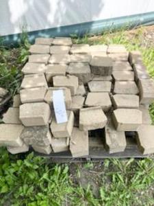 lot 616 image: Pallet of landscape block