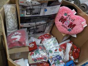 lot 6 image: Pallet of New Holiday Dcor and Mo...