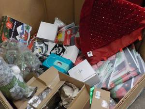 lot 7 image: Pallet of New Holiday Dcor and Mo...