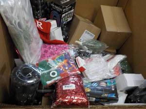 lot 9 image: Pallet of New Holiday Dcor and Mo...