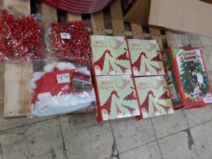 lot 19 image: My Friend Gnome Kit, Merry Christma...