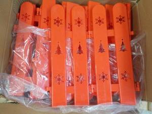 lot 24 image: Plastic Holiday Fencing Interlockin...